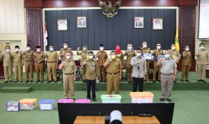 Gubernur Lampung Foto Bareng Wakil Ketua KPK dan Bupati/Walikota se Lampung