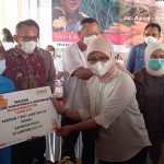 Bulog Lampung Serahkan 2 Mesin Perontok Jagung Saat Panen Raya di Jatiagung