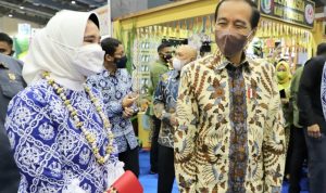 Wagub Nunik dan Riana Sari Arinal Hadiri Inacraft Fair