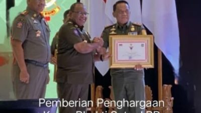 Kasat Pol PP Lampung M Zulkarnain Terima Penghargaan dari Kemendagri