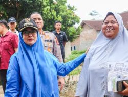 Bupati Pesawaran Tinjau Lokasi Terdampak Puting Beliung di Kecamatan Tegineneng